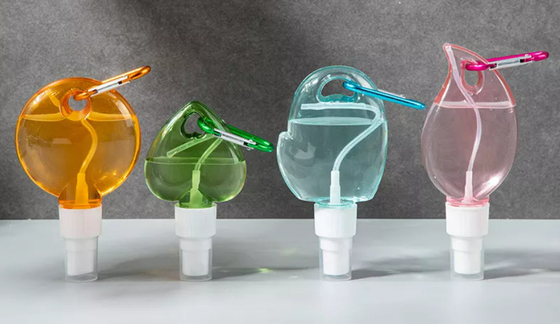 Il cuore di plastica del gancio della catena chiave della bottiglia del prodotto disinfettante della mano 50ml ha modellato